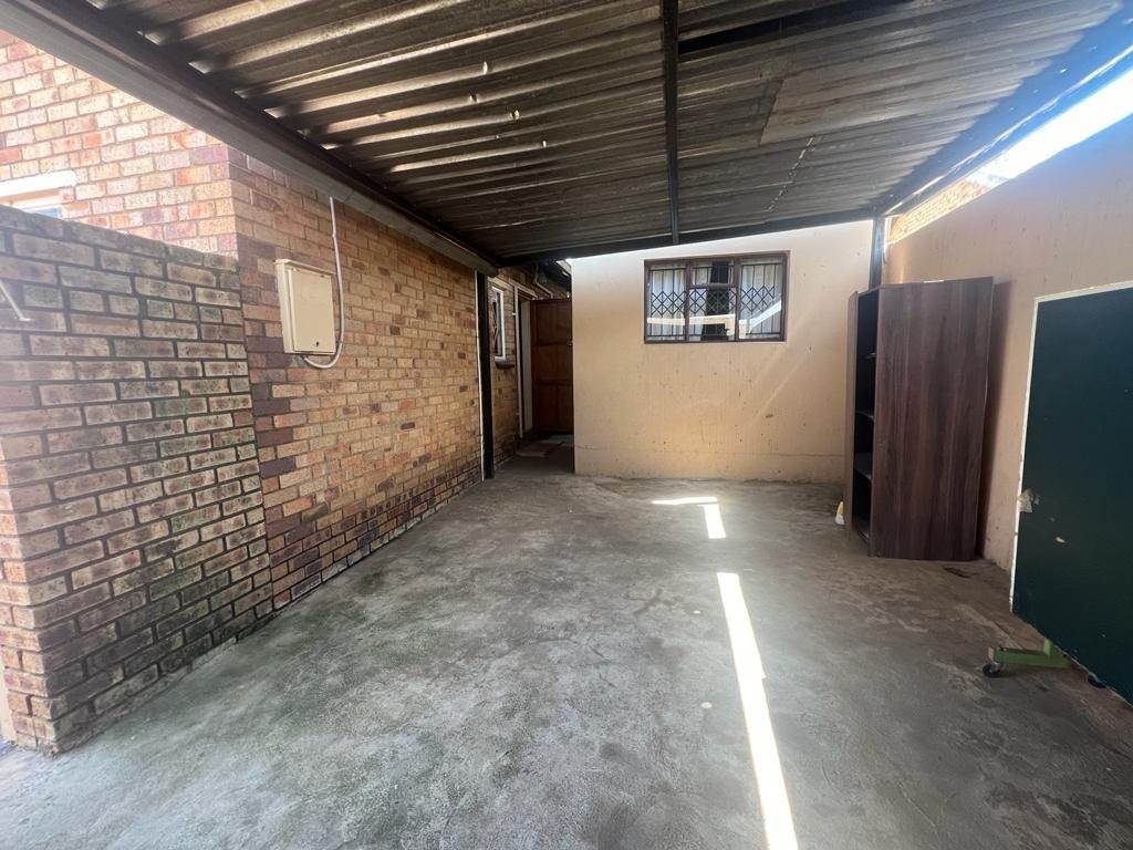 3 Bed House in Mohlakeng photo number 10