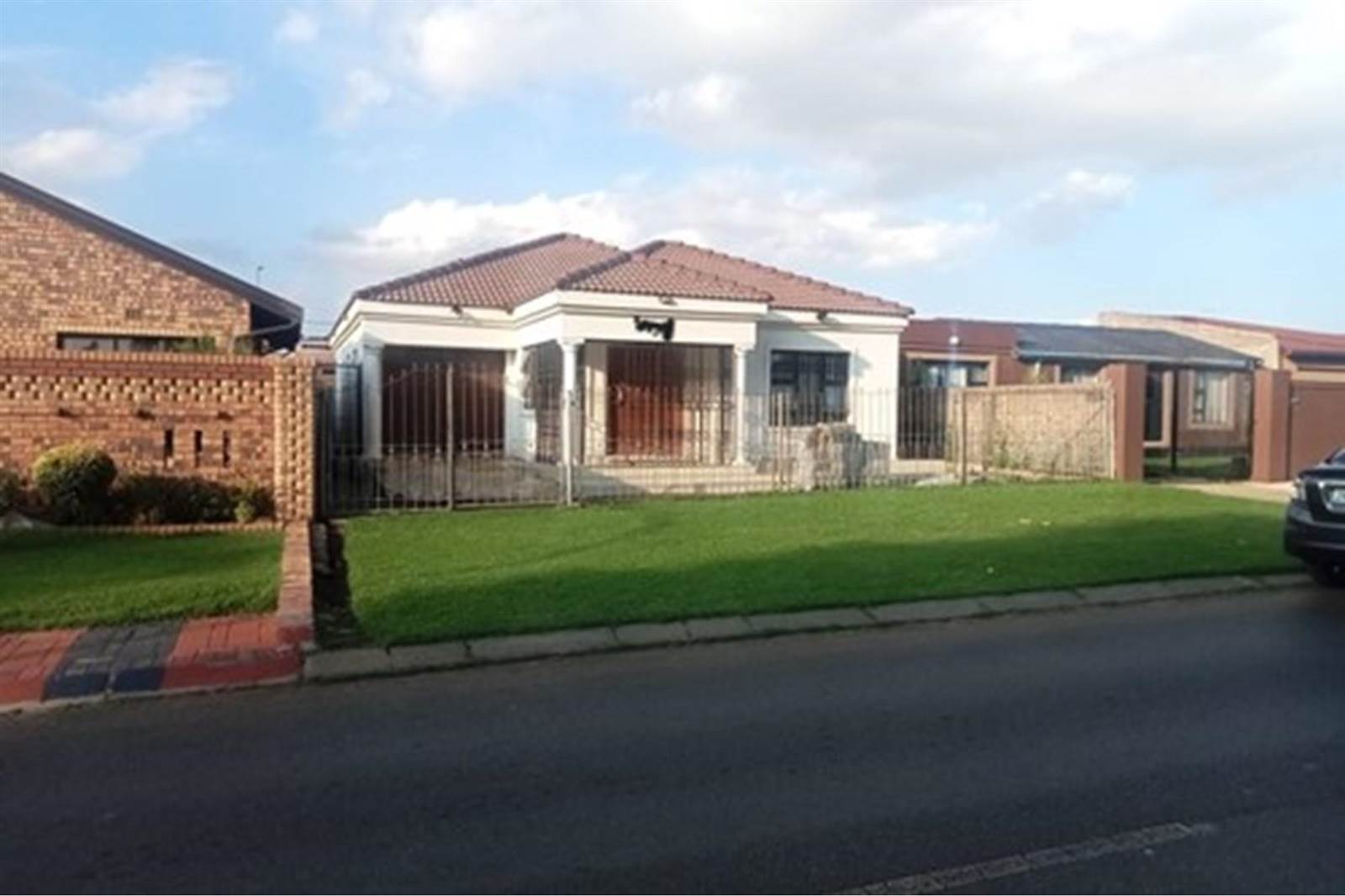 4 Bed House in Pimville photo number 1