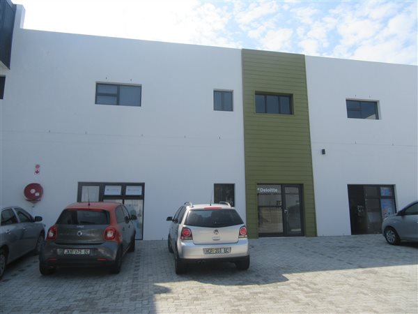 111  m² Commercial space