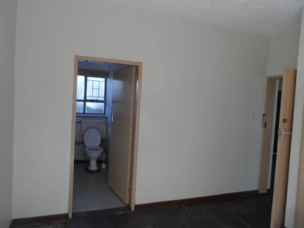 1 Bed Apartment in Pretoria West photo number 17