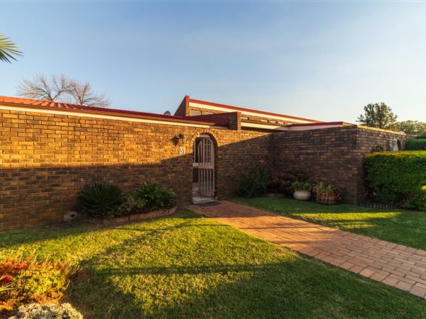 3 Bedroom Townhouse 3 Bedroom Townhouse