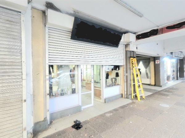 180 m² Retail Space 180 m² Retail Space