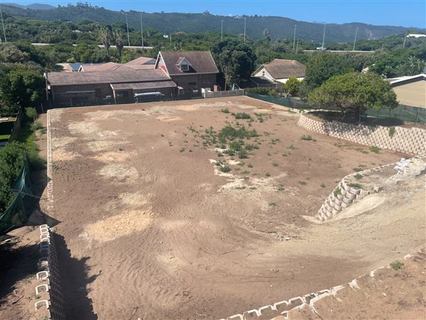 1 738 m² Land 1 738 m² Land