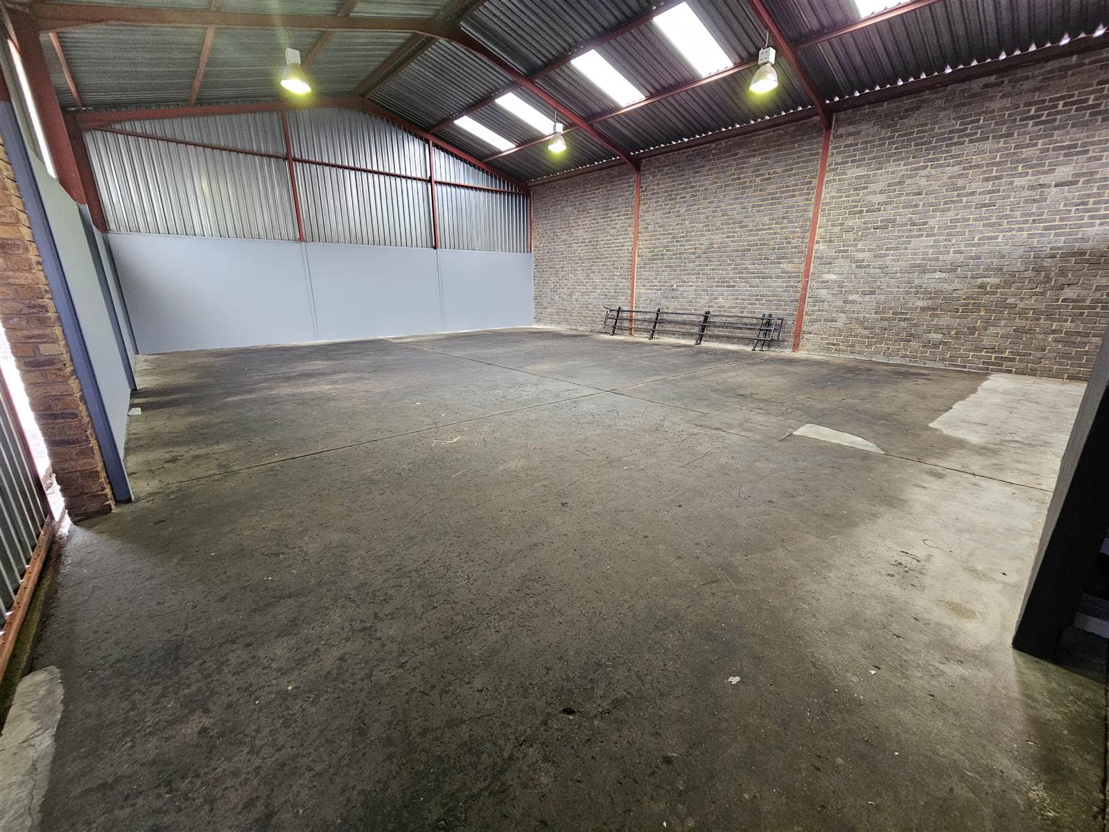290  m² Industrial space in Anderbolt photo number 8