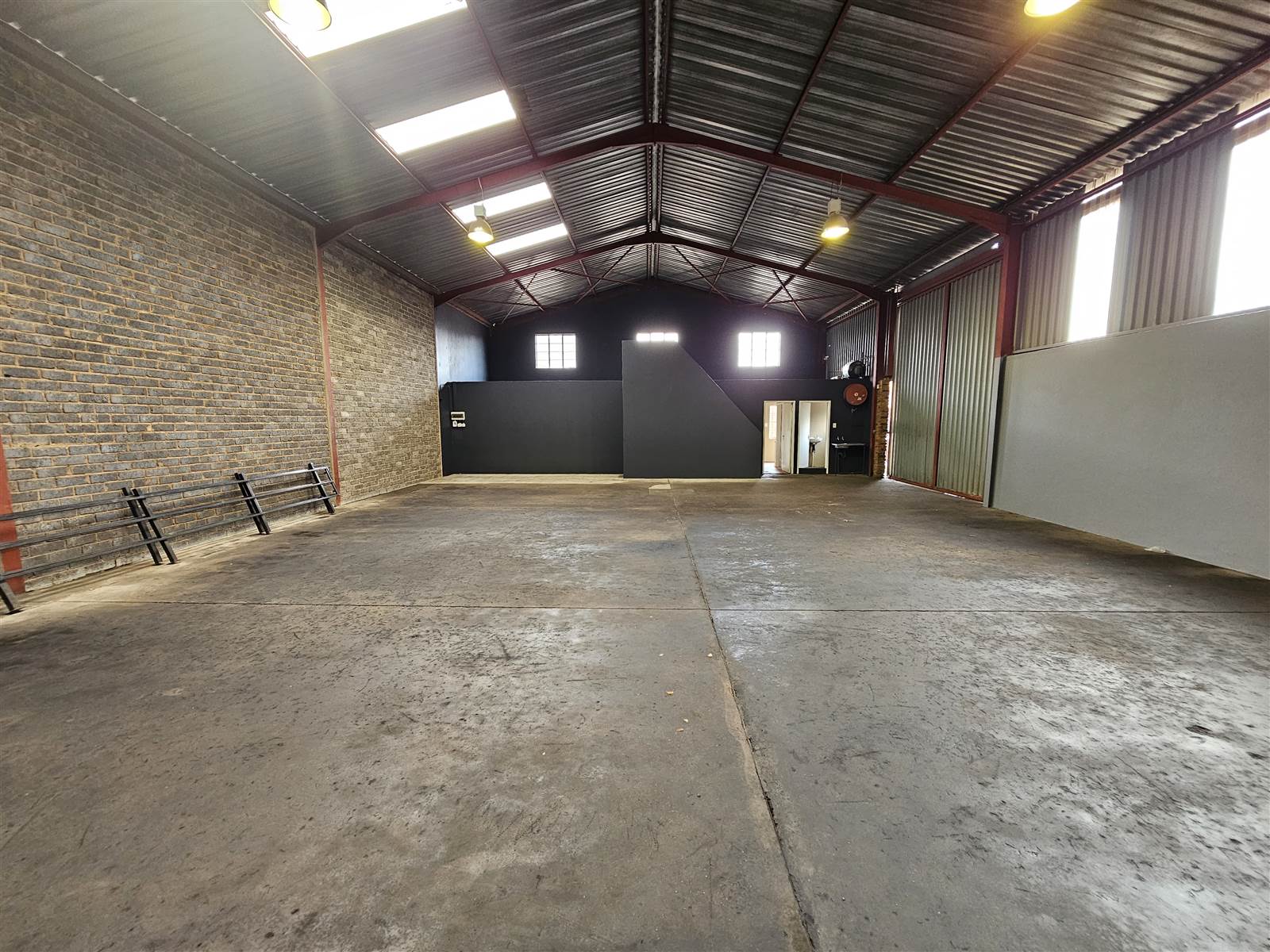 290  m² Industrial space in Anderbolt photo number 5