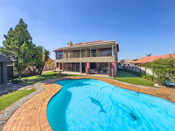 8 Bedroom House