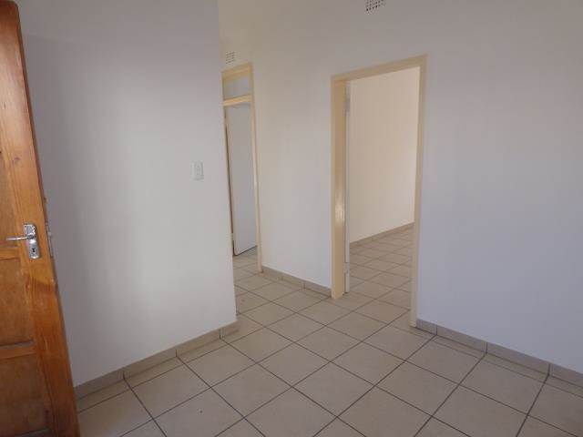 2 Bed Apartment in Rosettenville photo number 14
