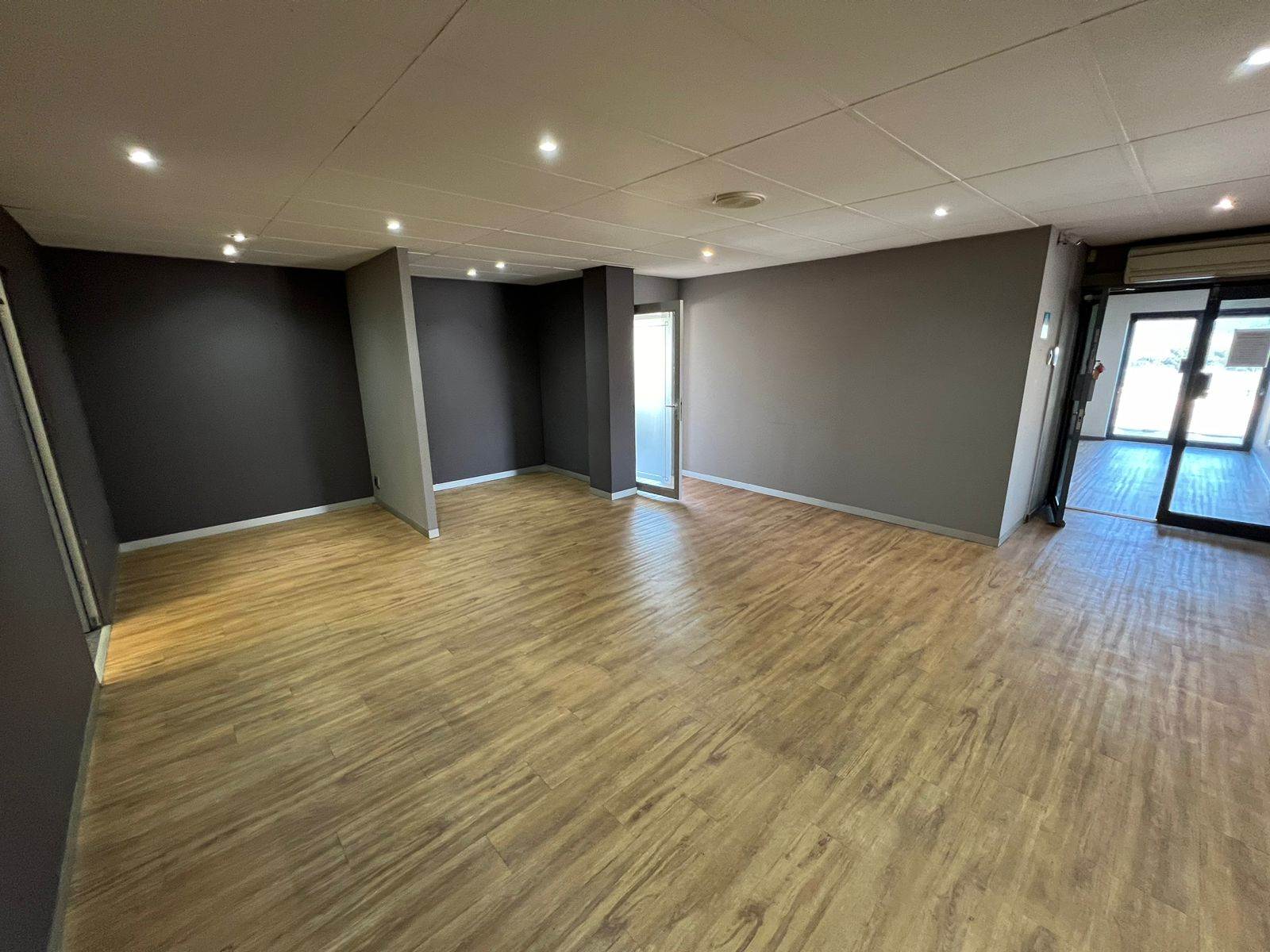 410  m² Commercial space in Tyger Valley photo number 2