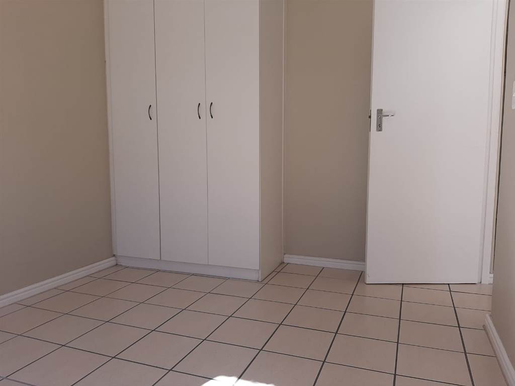 2 Bed Apartment in Kraaifontein Central photo number 14