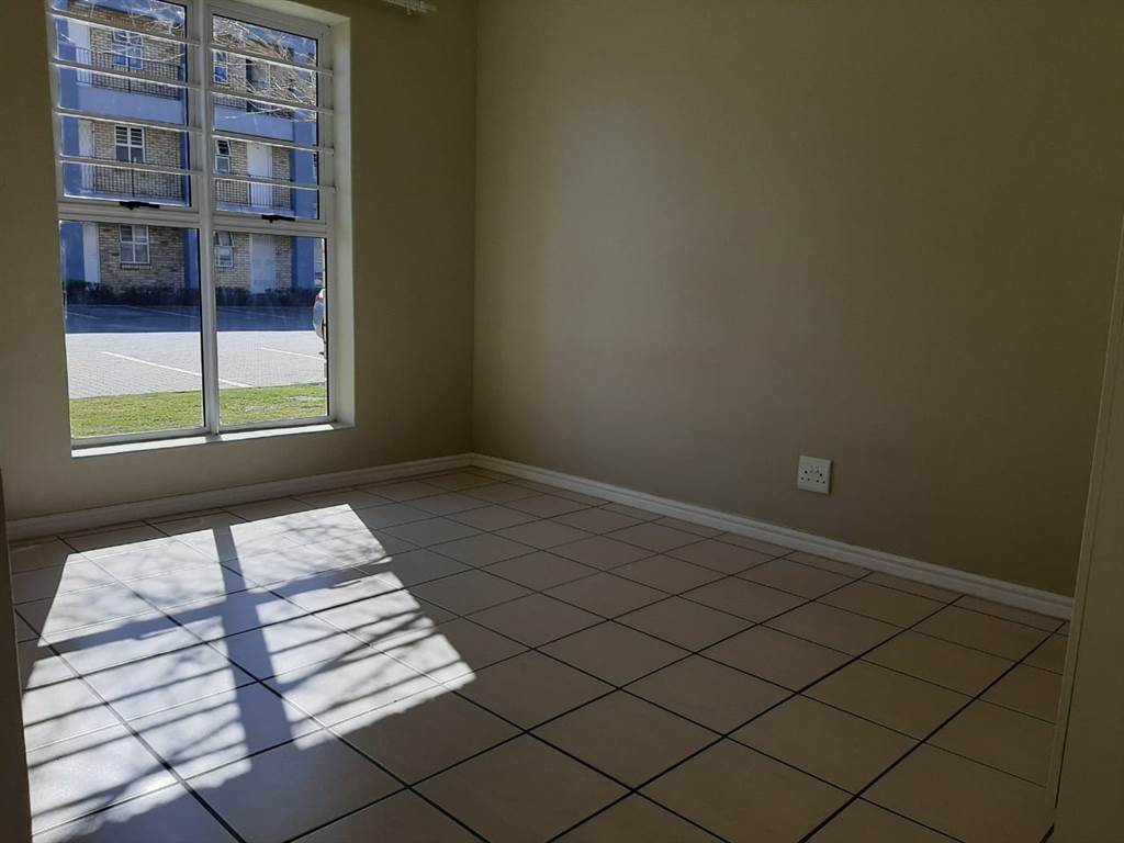 2 Bed Apartment in Kraaifontein Central photo number 15