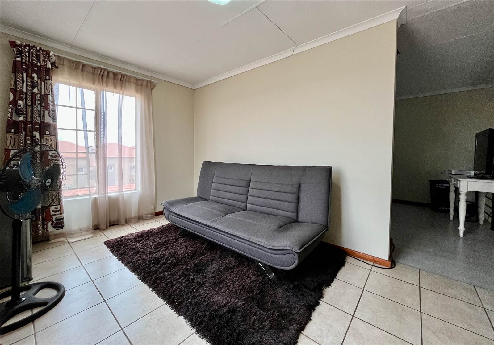 2 Bed Apartment in Hazeldean (Silverlakes Surroundings) photo number 6