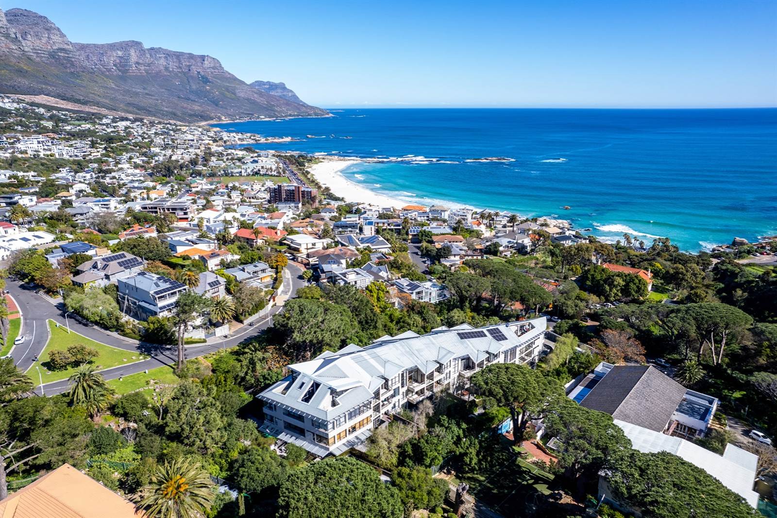 2 Bed Apartment in Camps Bay photo number 28