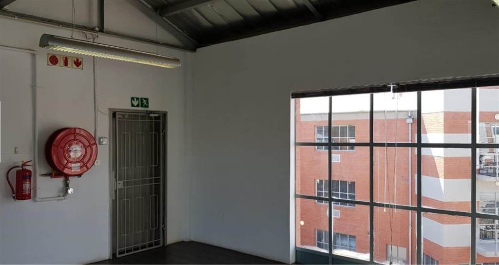 200  m² Office Space in Parktown North photo number 11