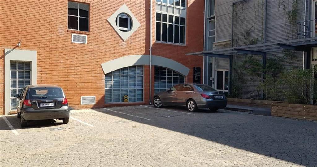 200  m² Office Space in Parktown North photo number 3