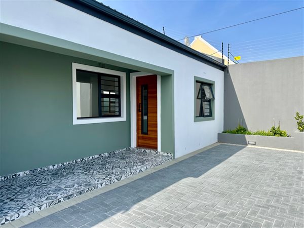 2 Bed House in Grassy Park