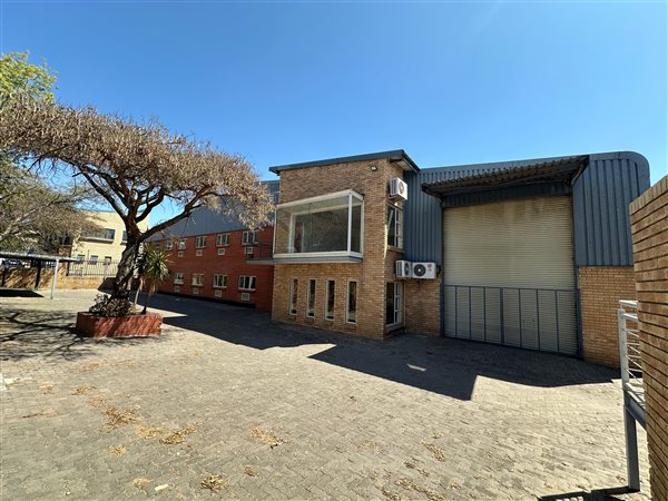 842  m² Industrial space