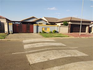 3 Bed House in Windmill Park