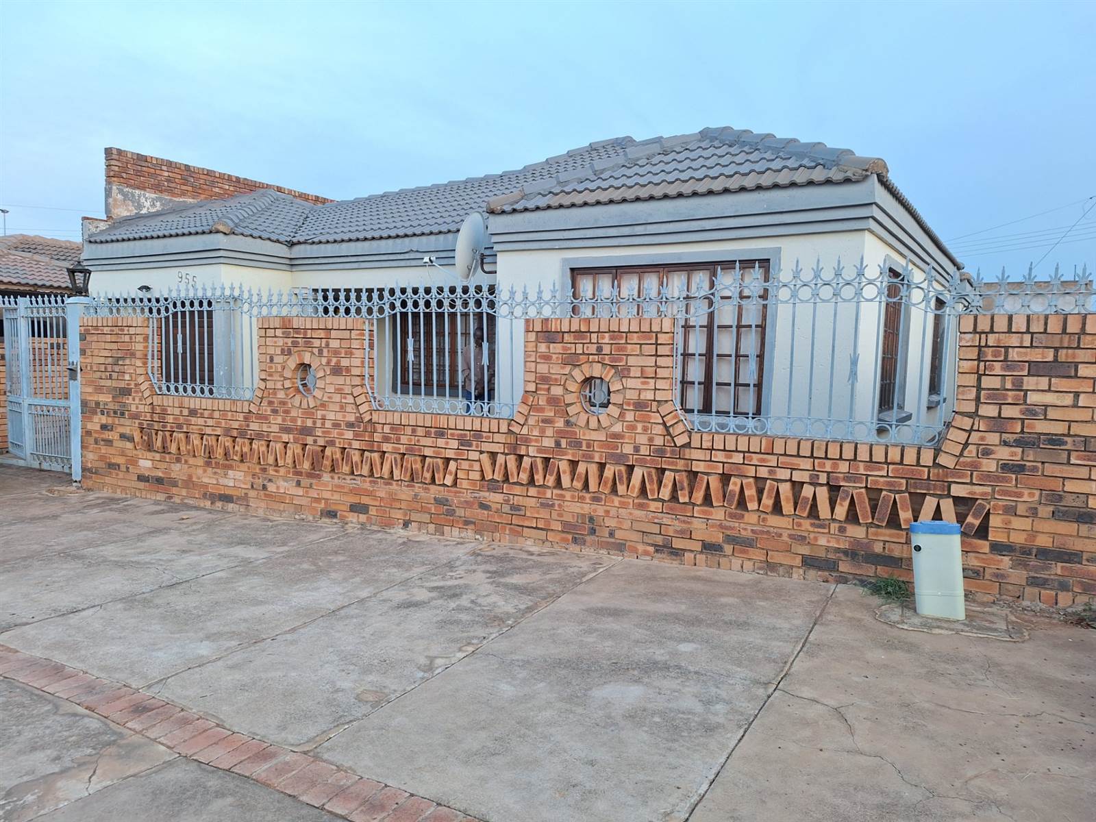4 Bed House in Soshanguve photo number 3