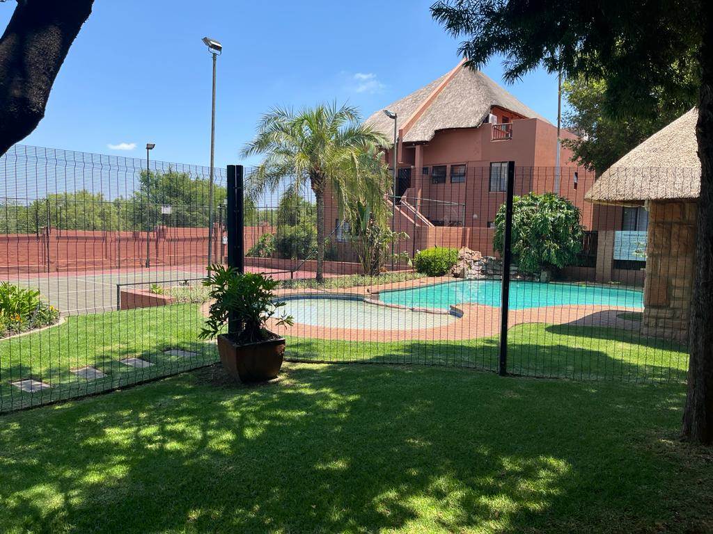 1 Bed Townhouse in Sunninghill photo number 12