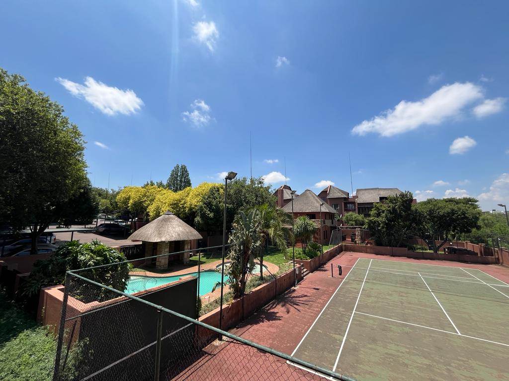 1 Bed Townhouse in Sunninghill photo number 13