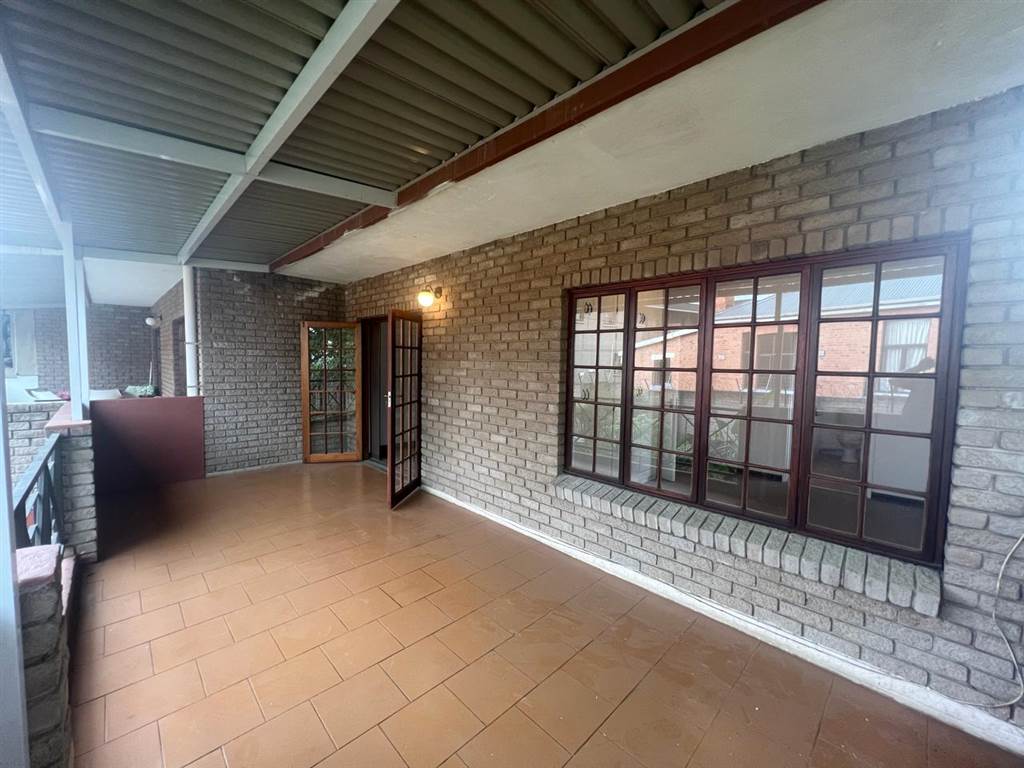 2 Bed Apartment in Pietermaritzburg Central photo number 2