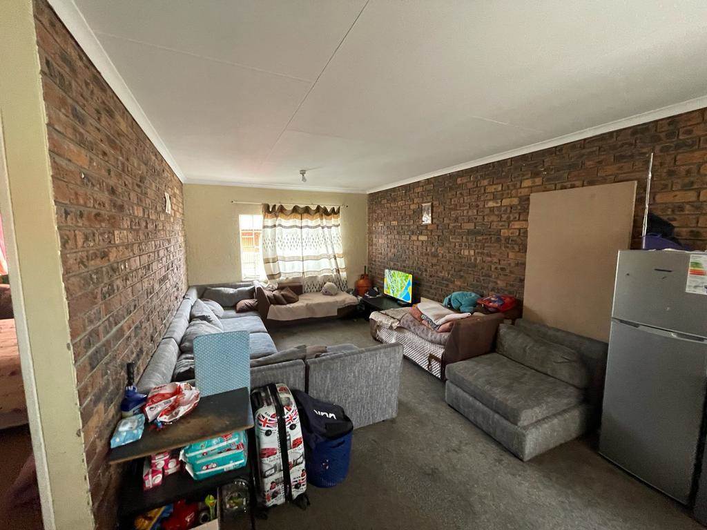 1 Bed Apartment in Secunda photo number 4