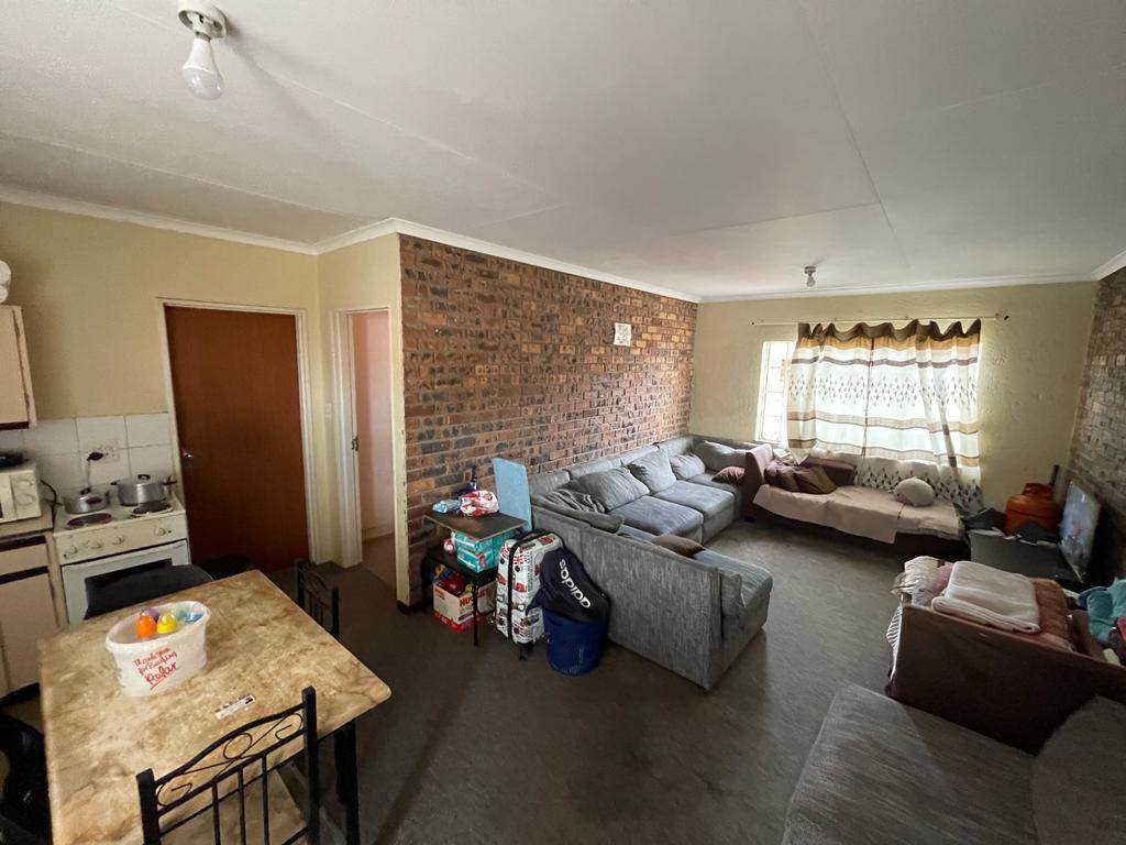 1 Bed Apartment in Secunda photo number 3