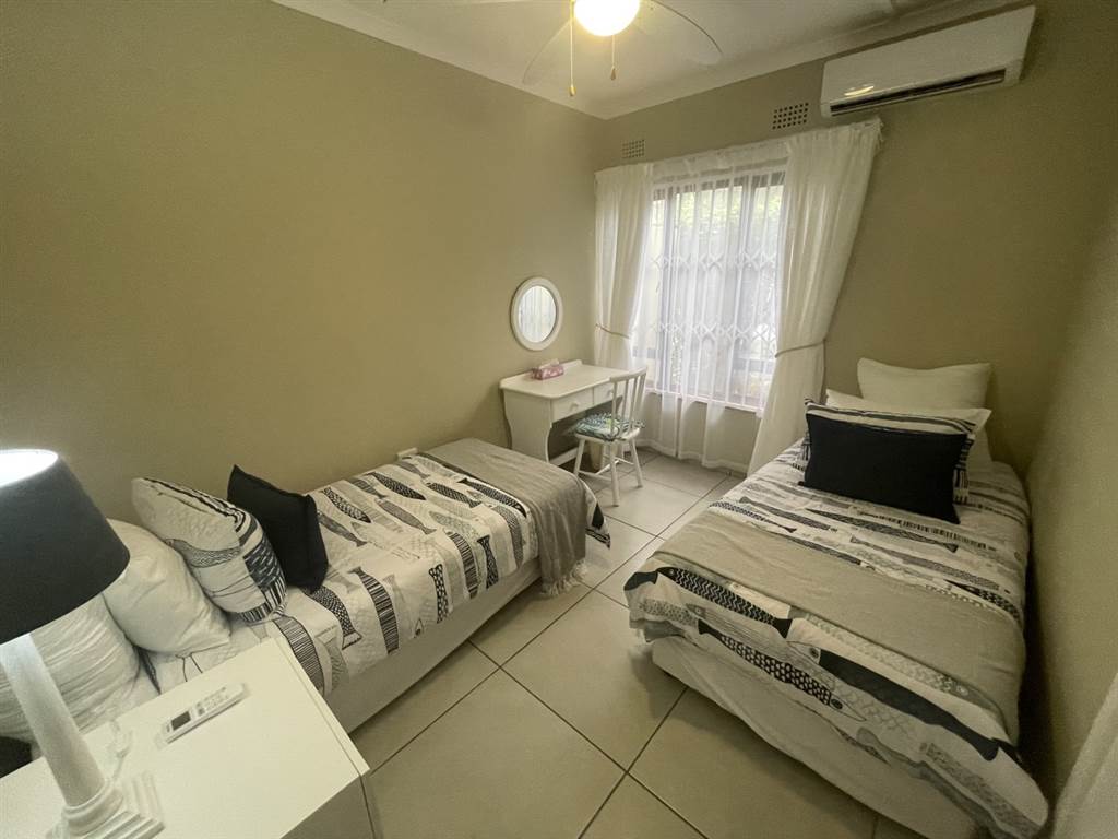 2 Bed Simplex in Scottburgh South photo number 10