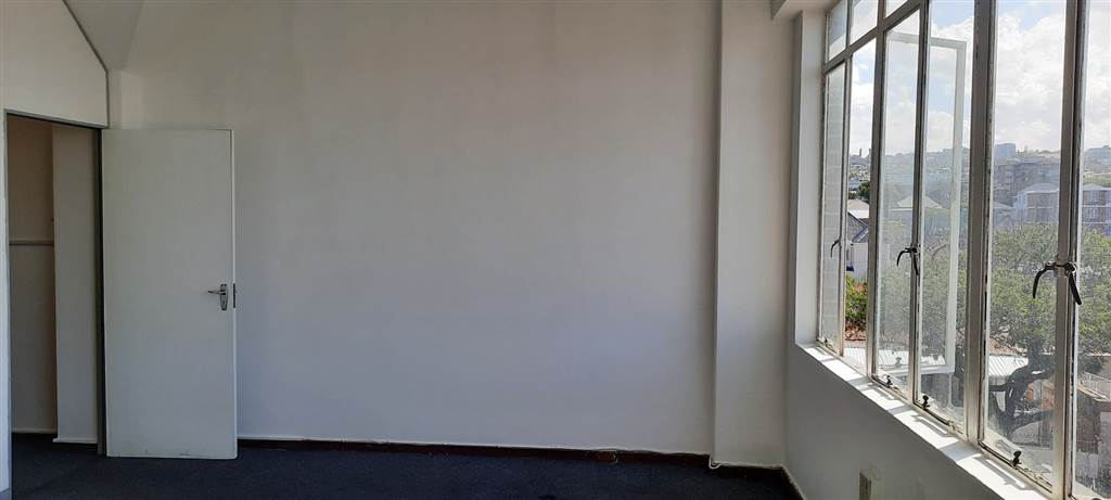 149  m² Office Space in Greyville photo number 4
