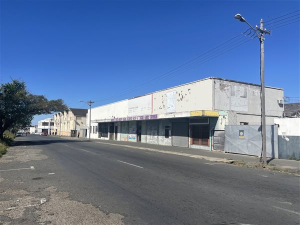 2333  m² Commercial space in North End