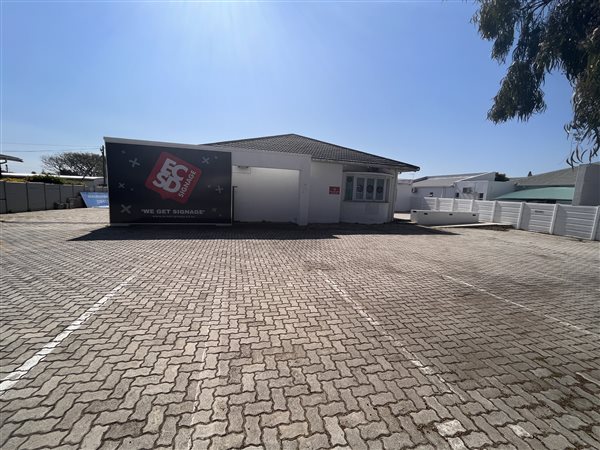 180  m² Commercial space in Newton Park