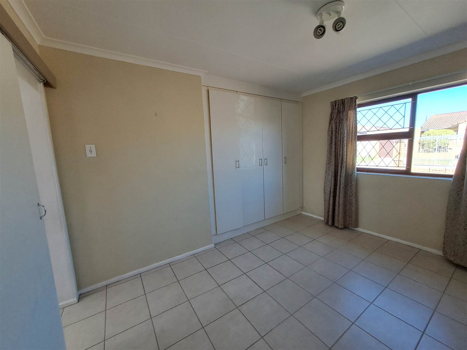 2 Bed House in Humewood photo number 8