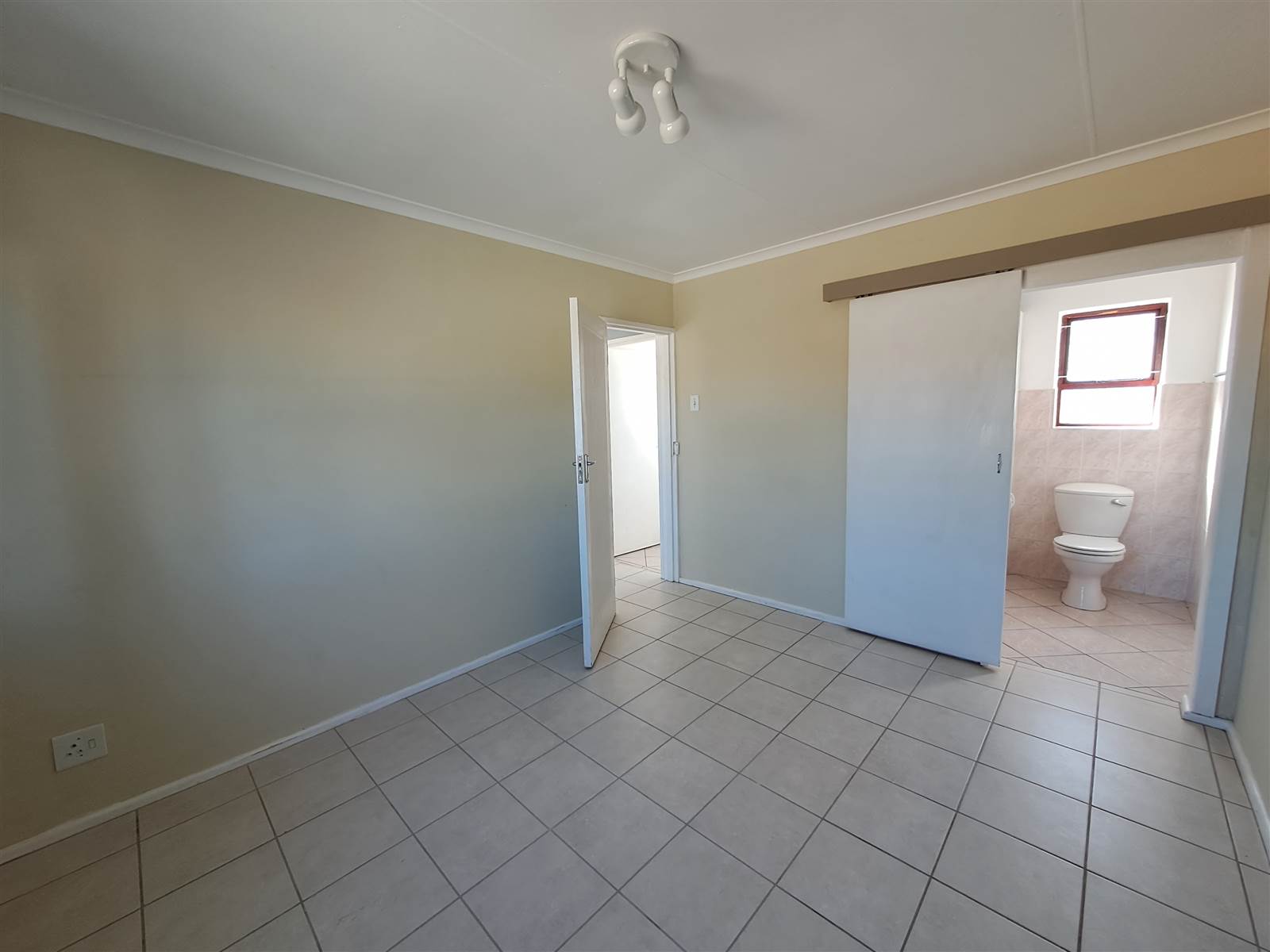 2 Bed House in Humewood photo number 9
