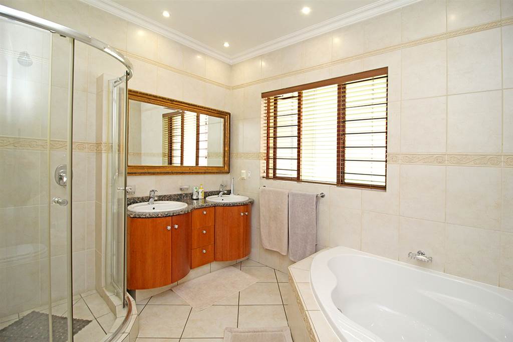 4 Bed House in Linksfield photo number 7