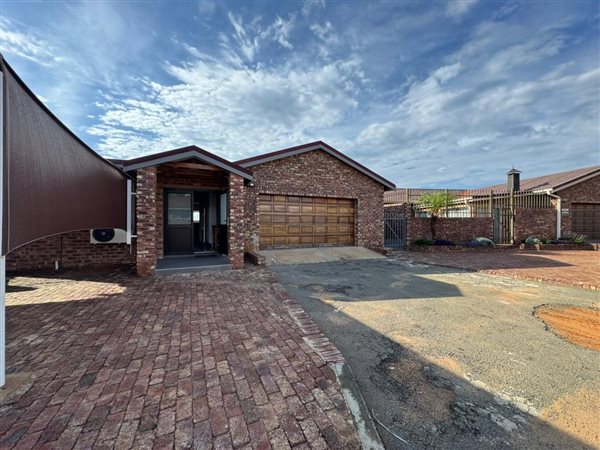 3 Bedroom Townhouse 3 Bedroom Townhouse