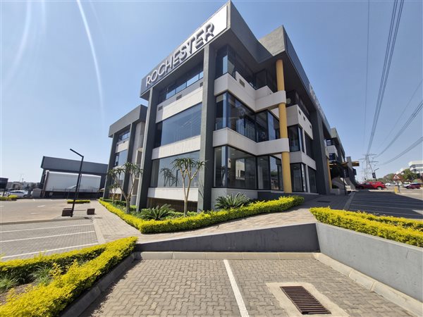 805  m² Commercial space