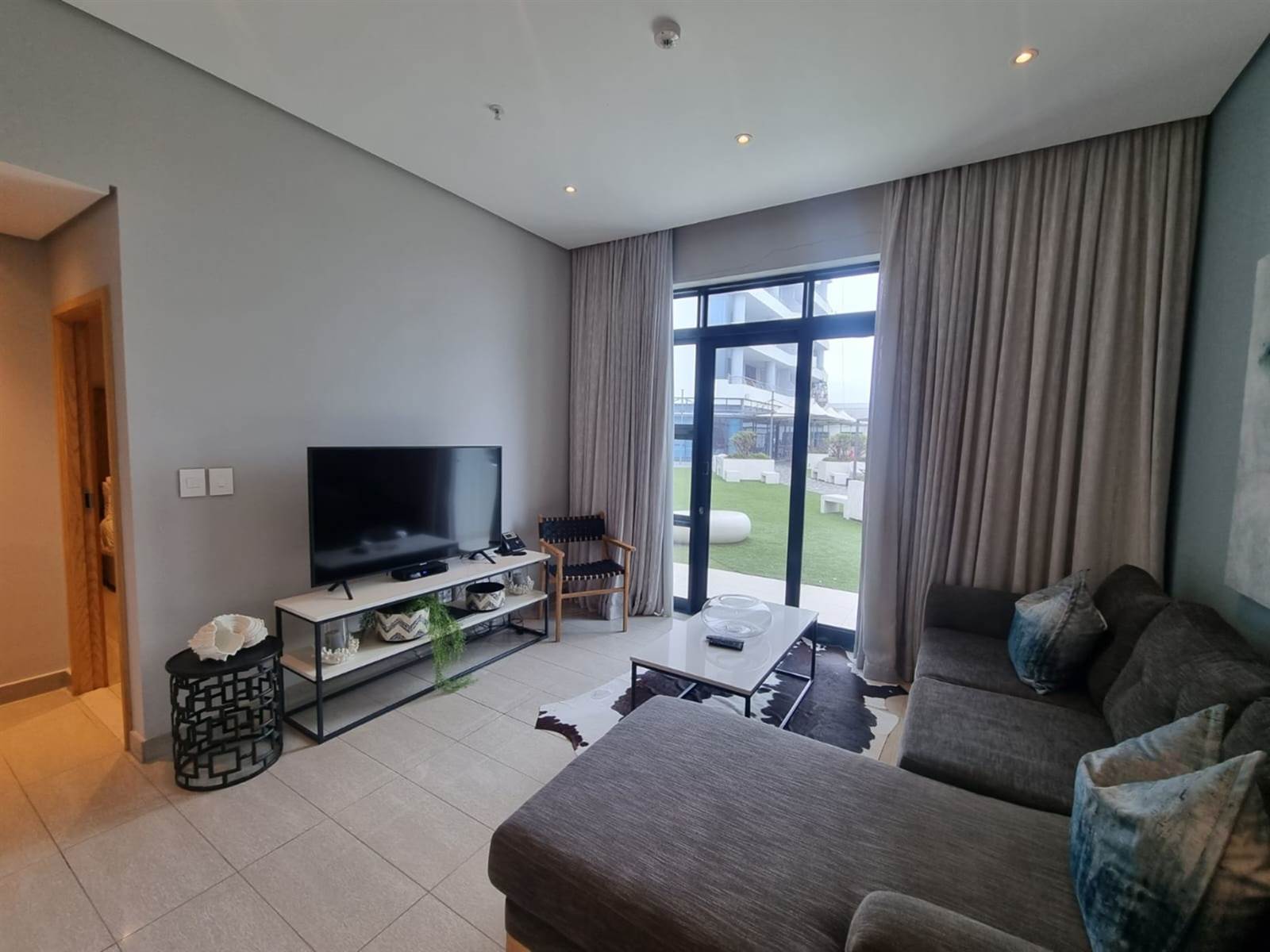 2 Bed Apartment in Umhlanga Rocks photo number 6