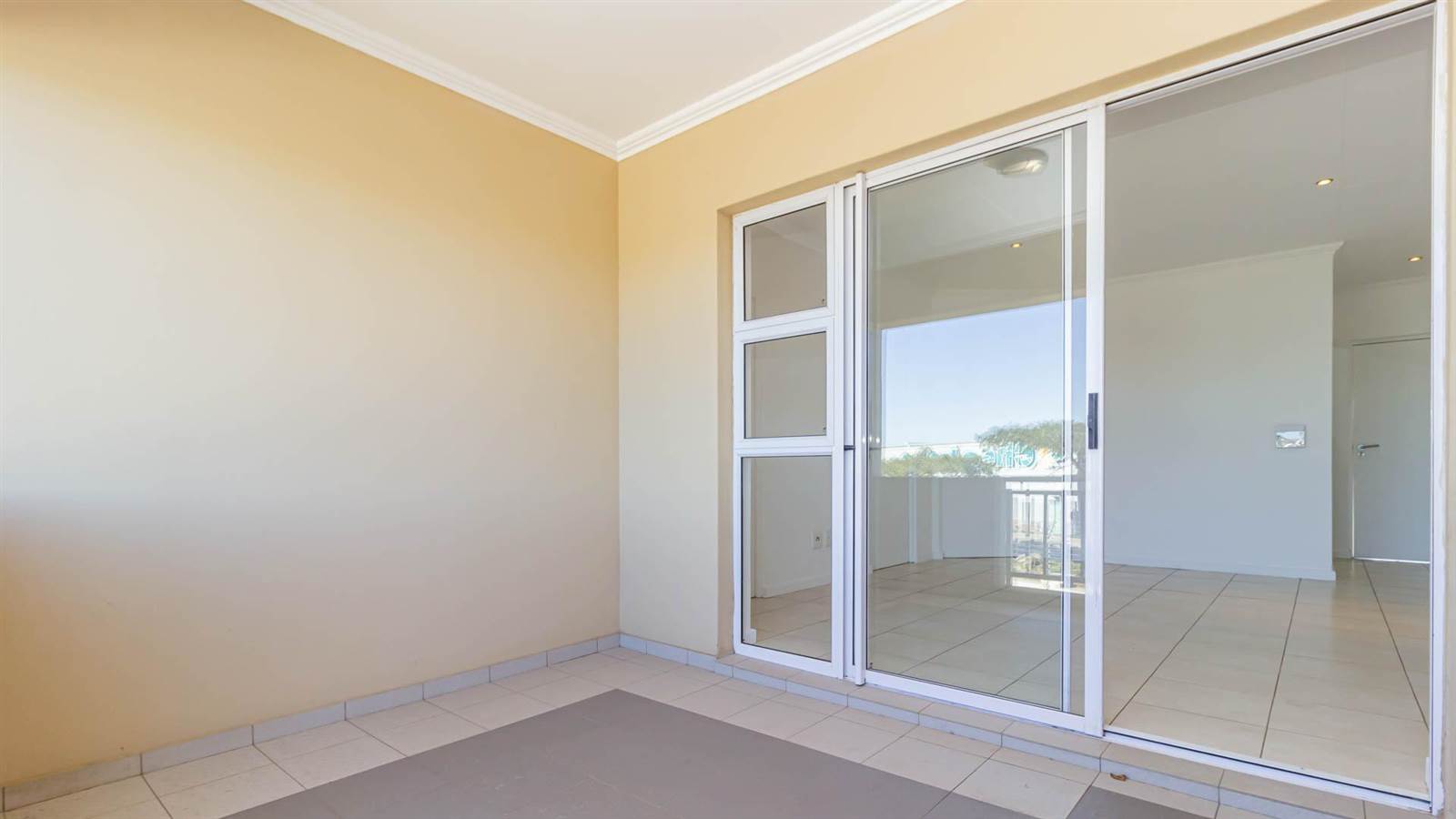 2 Bed Townhouse in Greenstone Hill photo number 14