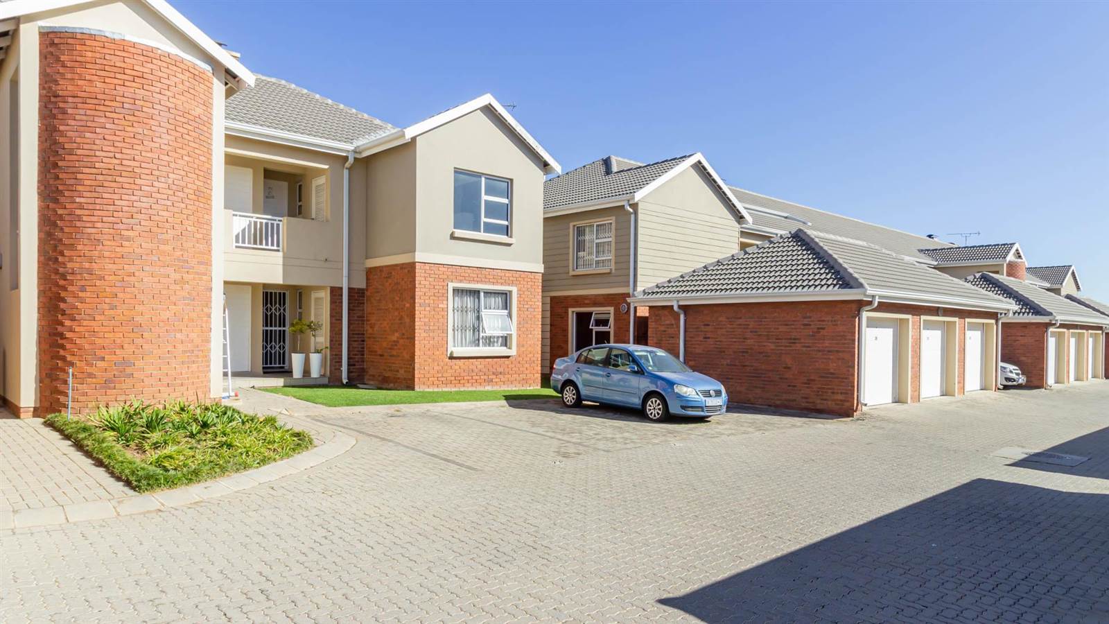 2 Bed Townhouse in Greenstone Hill photo number 16