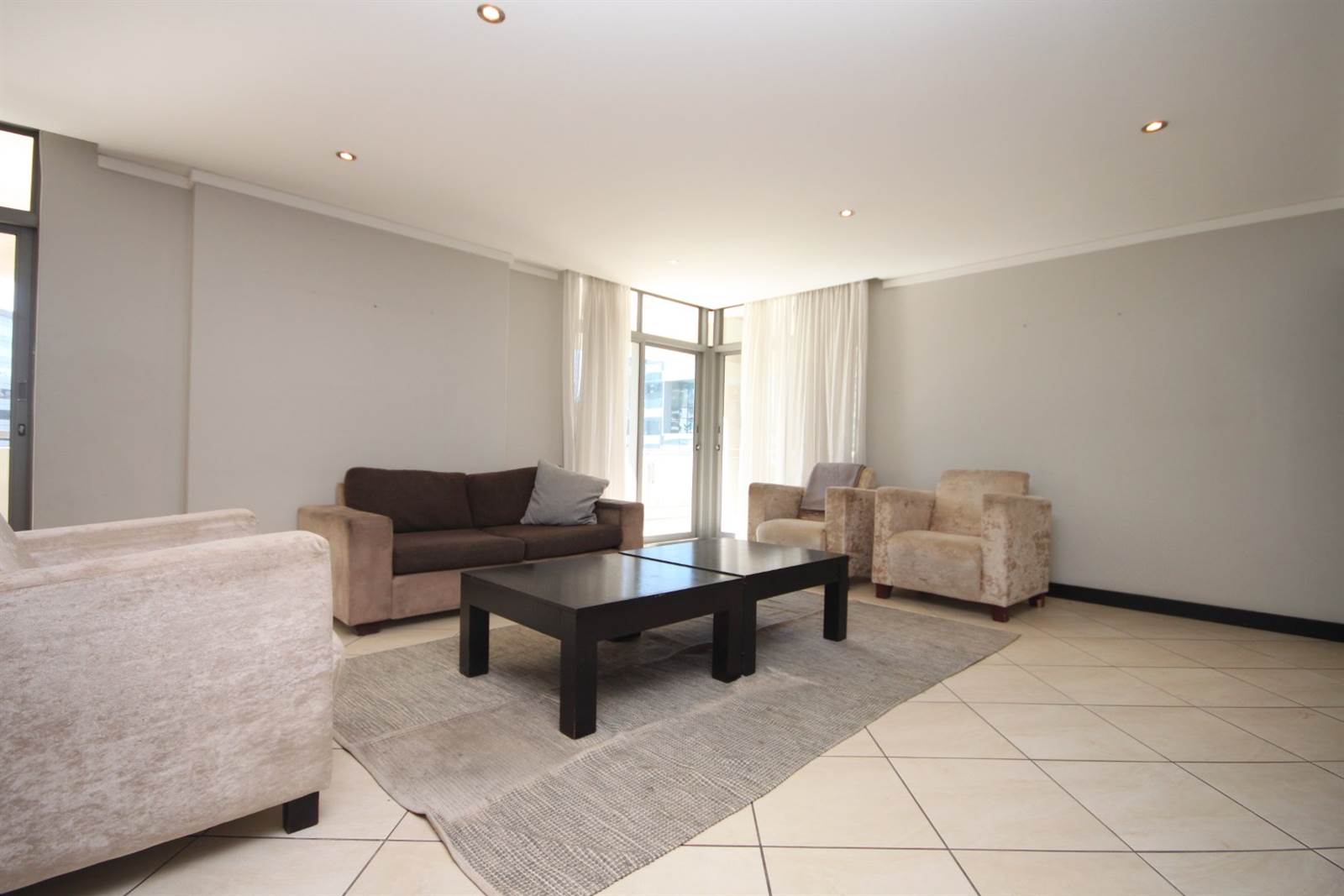 3 Bed Apartment in Cape Town City Centre photo number 5