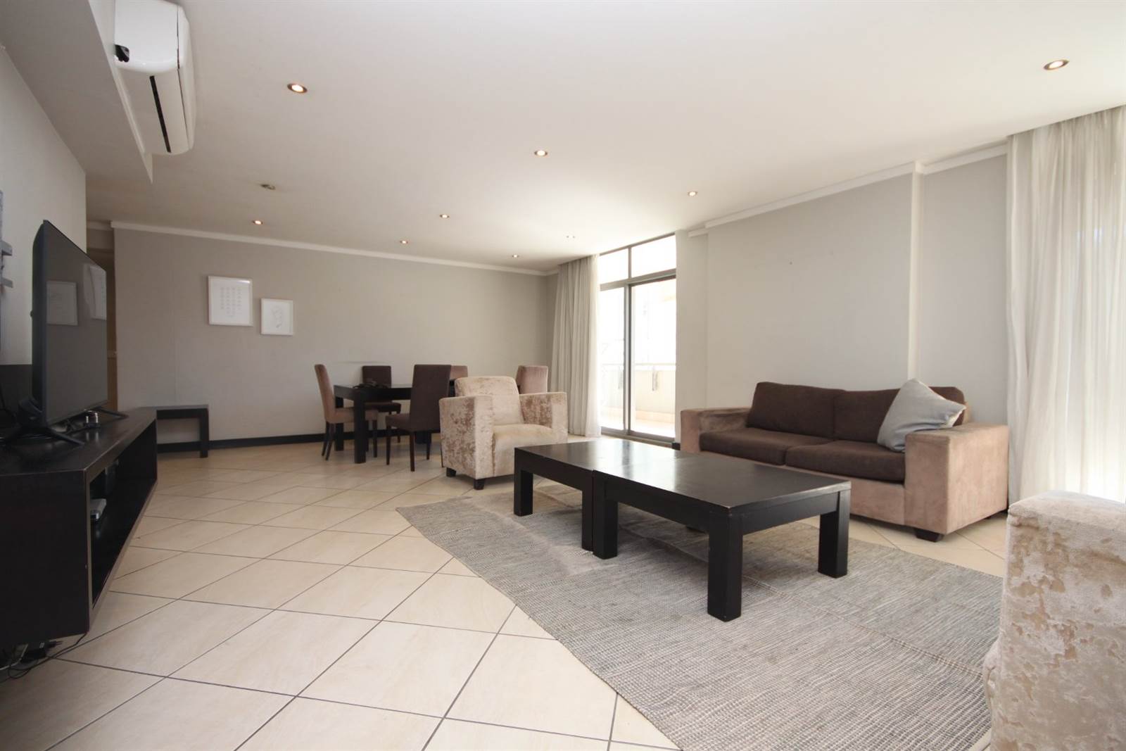 3 Bed Apartment in Cape Town City Centre photo number 7