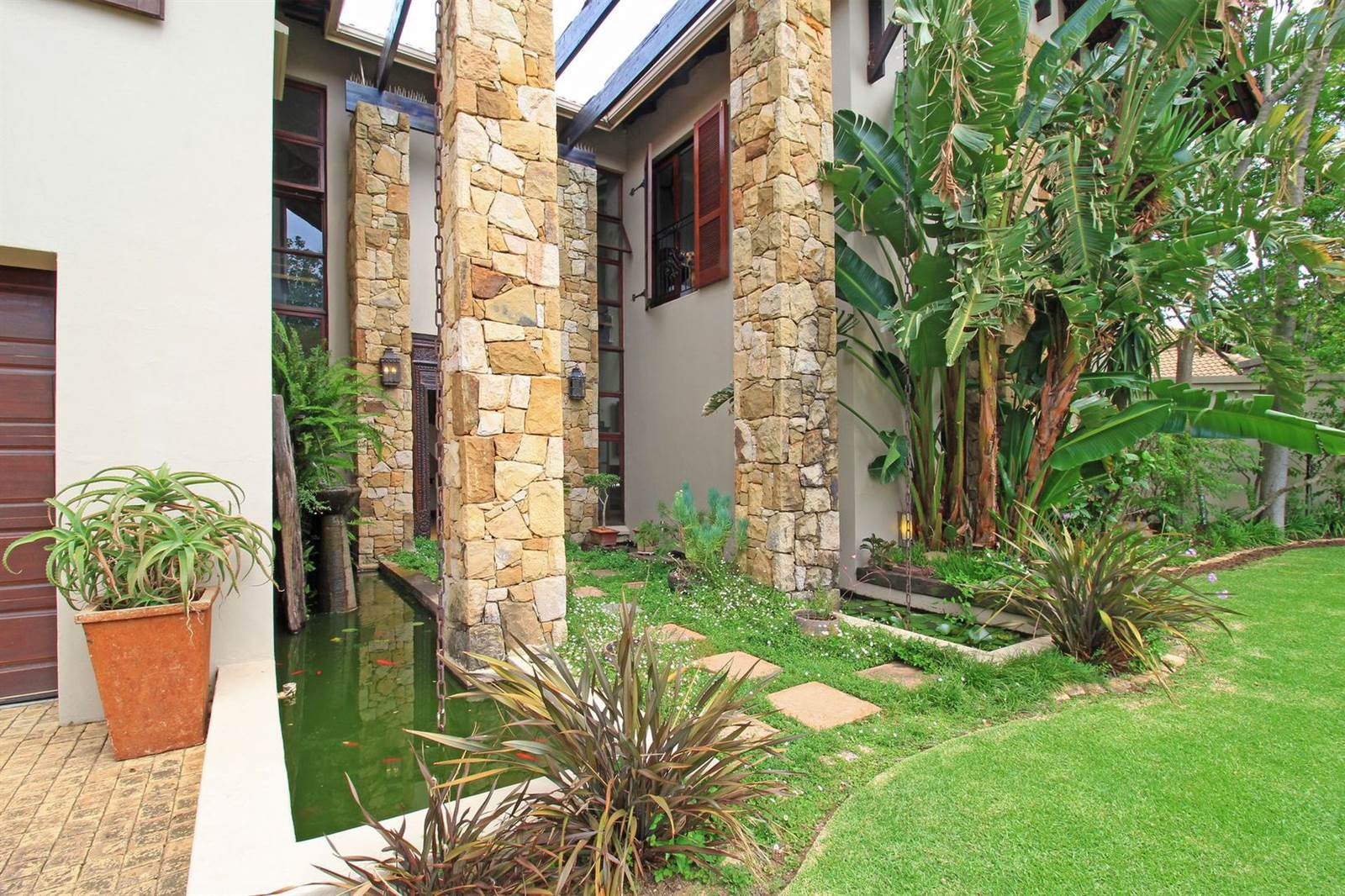 4 Bed House in Kyalami photo number 2