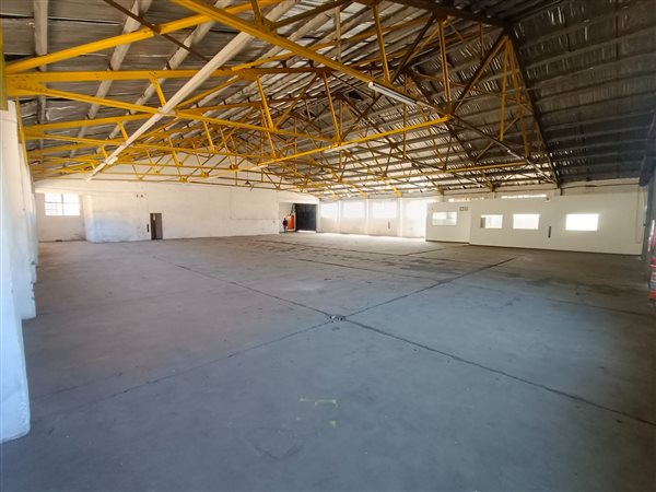 1 350  m² Industrial space