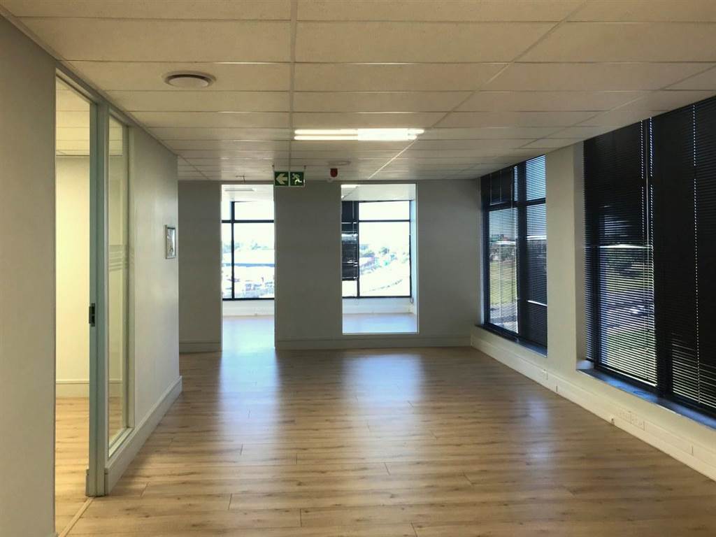 320  m² Office Space in Wilbart photo number 10