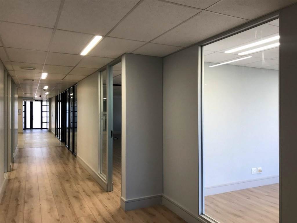 320  m² Office Space in Wilbart photo number 9