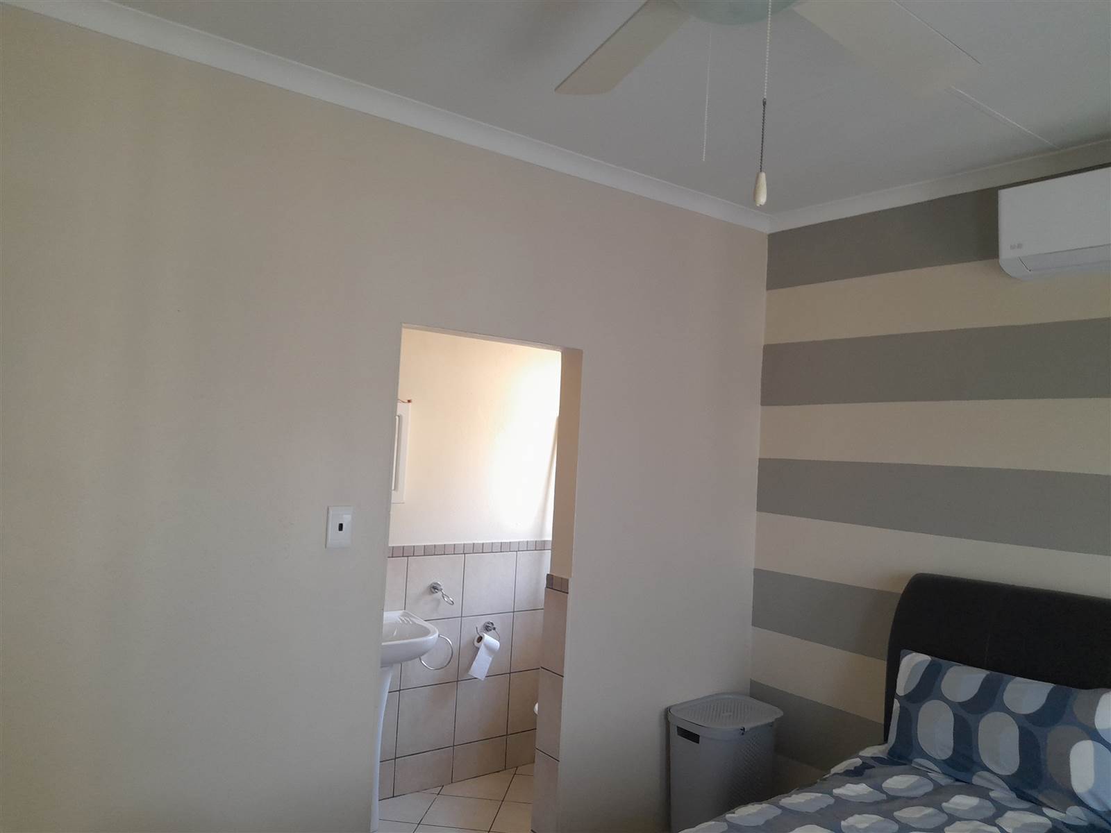 2 Bed Apartment in Sonheuwel photo number 13