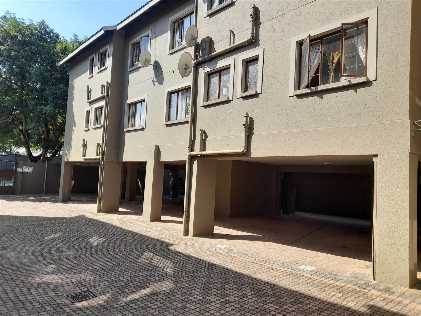 2 Bed Apartment in Sonheuwel photo number 20