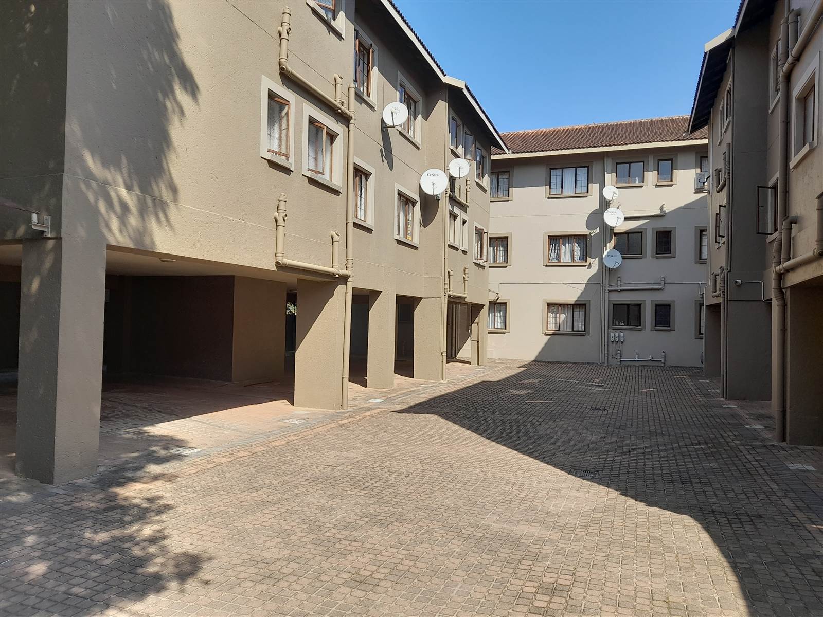 2 Bed Apartment in Sonheuwel photo number 22
