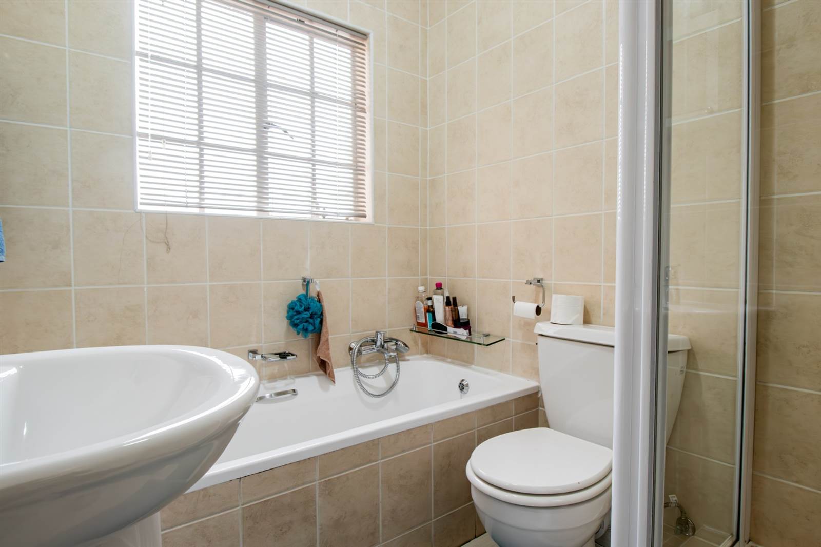 2 Bed Simplex in Greenstone Hill photo number 9