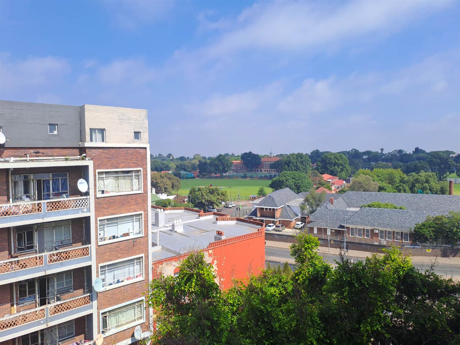 2 Bed Apartment in Yeoville photo number 2